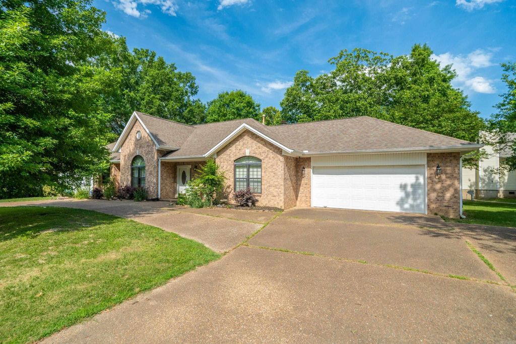 447 Long Beach Drive, Hot Springs, AR 71913