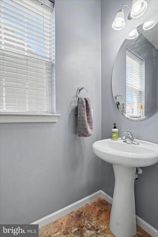 2570 CARRIAGE LN, Dover, PA 17315