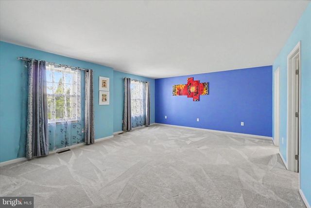 2570 CARRIAGE LN, Dover, PA 17315