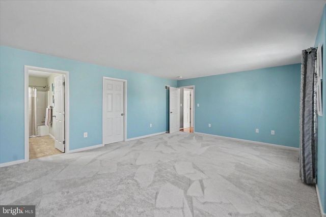 2570 CARRIAGE LN, Dover, PA 17315