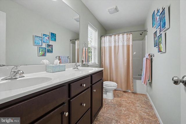 2570 CARRIAGE LN, Dover, PA 17315