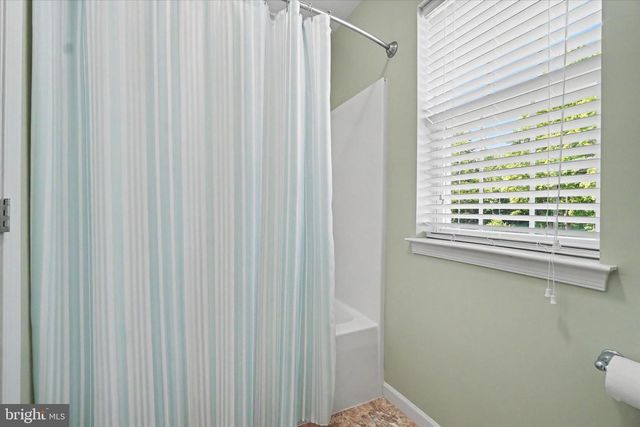 2570 CARRIAGE LN, Dover, PA 17315