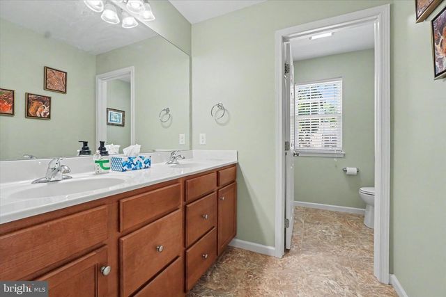 2570 CARRIAGE LN, Dover, PA 17315