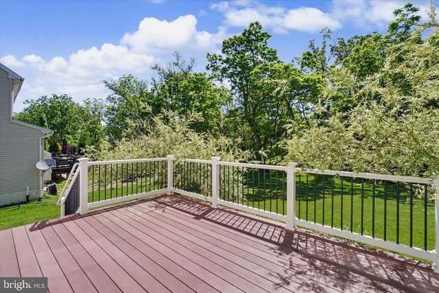 2570 CARRIAGE LN, Dover, PA 17315