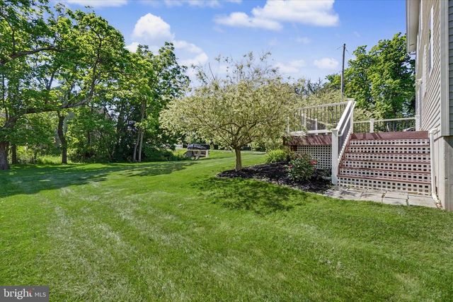 2570 CARRIAGE LN, Dover, PA 17315
