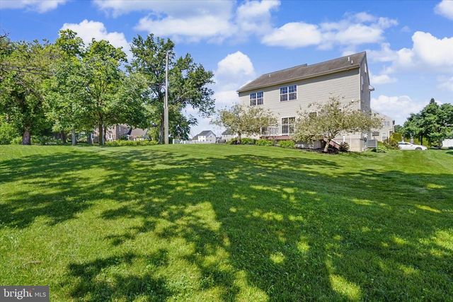 2570 CARRIAGE LN, Dover, PA 17315