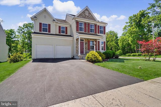 2570 CARRIAGE LN, Dover, PA 17315