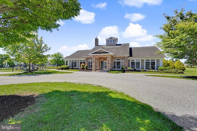 2570 CARRIAGE LN, Dover, PA 17315