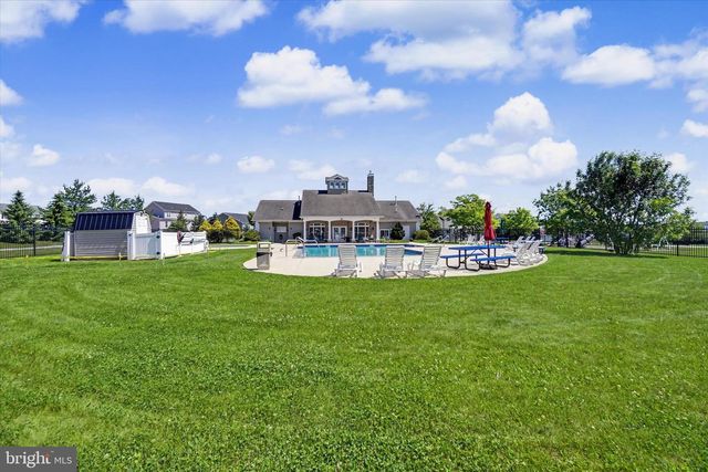 2570 CARRIAGE LN, Dover, PA 17315