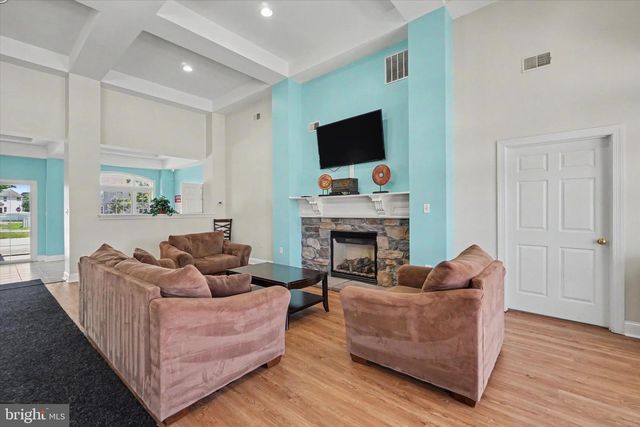 2570 CARRIAGE LN, Dover, PA 17315
