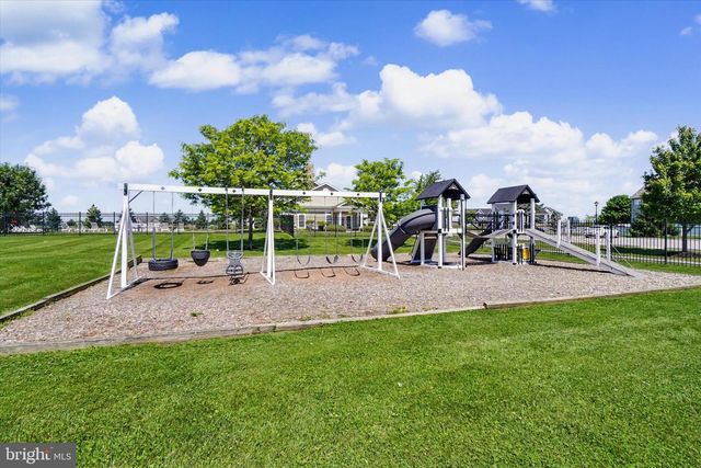 2570 CARRIAGE LN, Dover, PA 17315