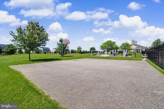 2570 CARRIAGE LN, Dover, PA 17315