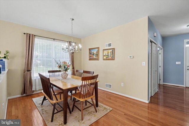 2570 CARRIAGE LN, Dover, PA 17315