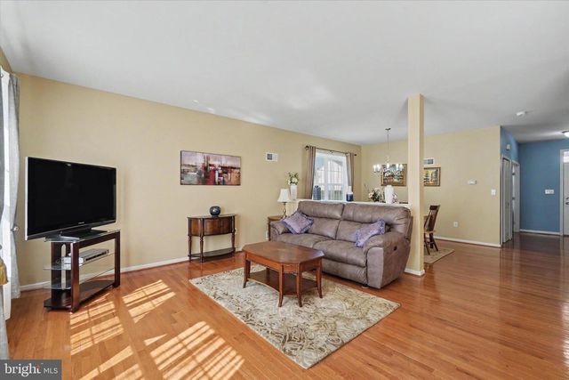 2570 CARRIAGE LN, Dover, PA 17315
