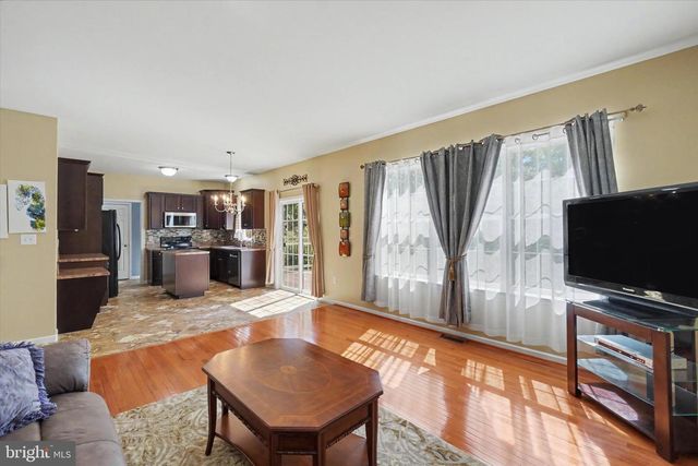 2570 CARRIAGE LN, Dover, PA 17315