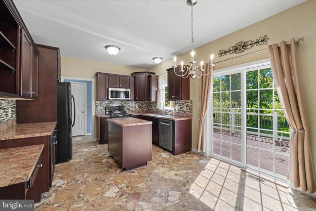 2570 CARRIAGE LN, Dover, PA 17315
