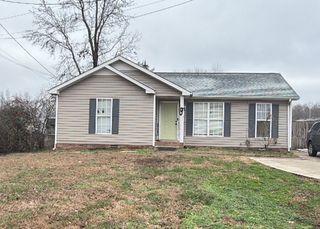 560 Anita Dr, Clarksville, TN 37042