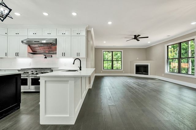 1696 Ridge View Dr, Dalton, GA 30720
