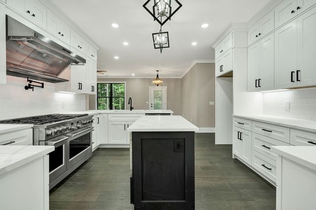 1696 Ridge View Dr, Dalton, GA 30720