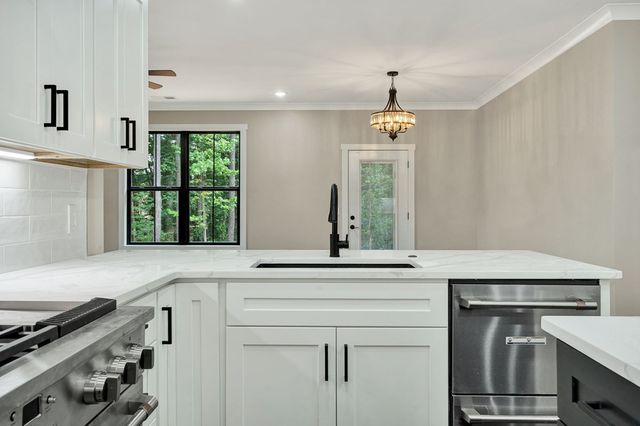 1696 Ridge View Dr, Dalton, GA 30720