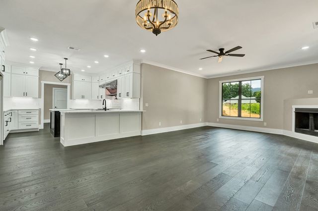 1696 Ridge View Dr, Dalton, GA 30720