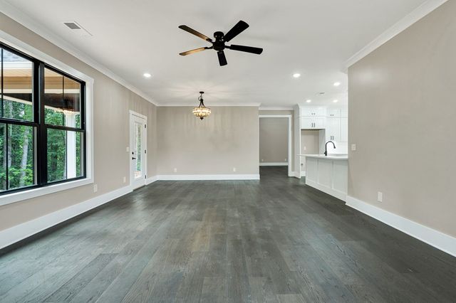 1696 Ridge View Dr, Dalton, GA 30720