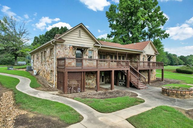 1696 Ridge View Dr, Dalton, GA 30720