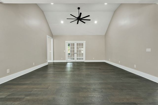 1696 Ridge View Dr, Dalton, GA 30720