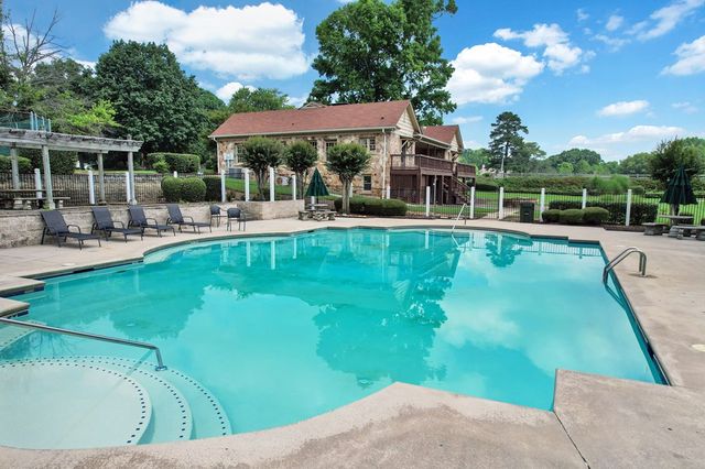 1696 Ridge View Dr, Dalton, GA 30720