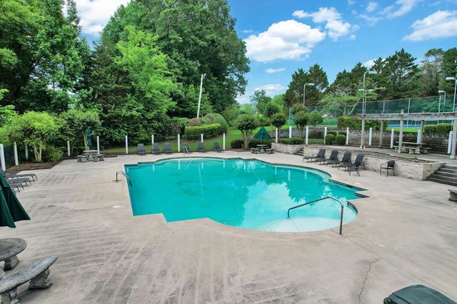 1696 Ridge View Dr, Dalton, GA 30720