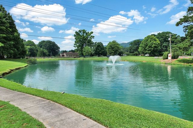 1696 Ridge View Dr, Dalton, GA 30720