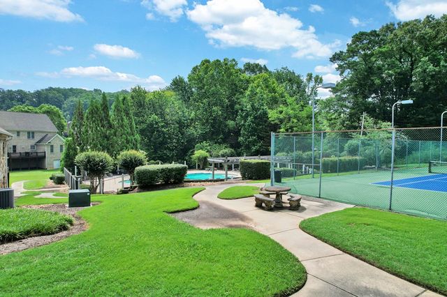 1696 Ridge View Dr, Dalton, GA 30720