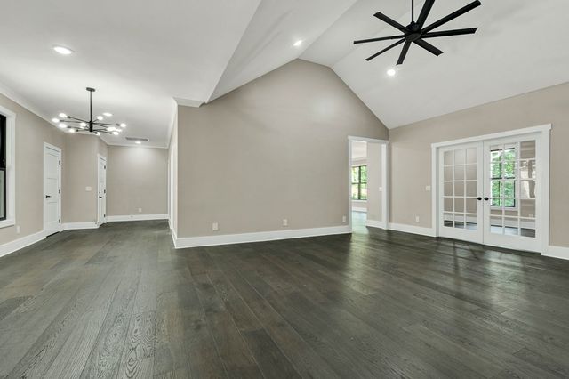 1696 Ridge View Dr, Dalton, GA 30720