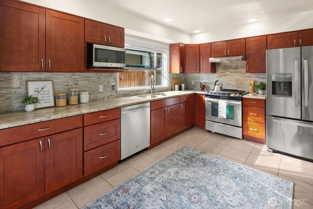 24341 SE 42nd Place, Issaquah, WA 98029