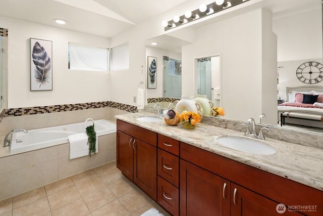 24341 SE 42nd Place, Issaquah, WA 98029