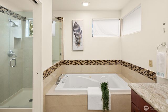 24341 SE 42nd Place, Issaquah, WA 98029