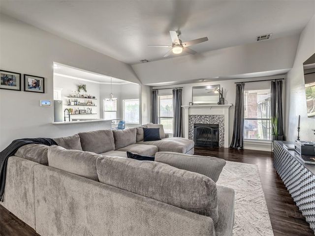 6910 Rolling Meadows Drive, Tuttle, OK 73089