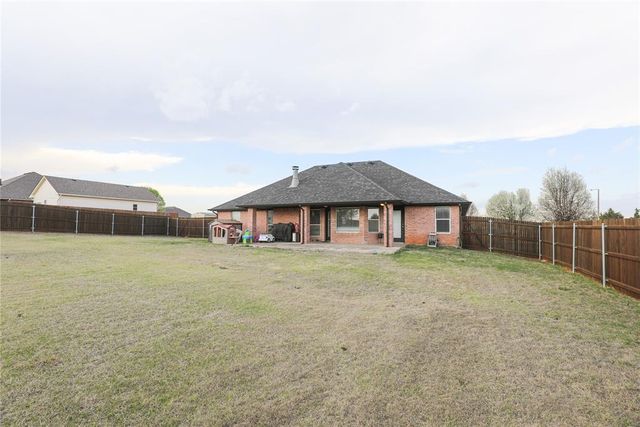 6910 Rolling Meadows Drive, Tuttle, OK 73089
