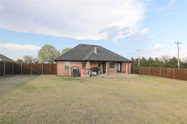 6910 Rolling Meadows Drive, Tuttle, OK 73089