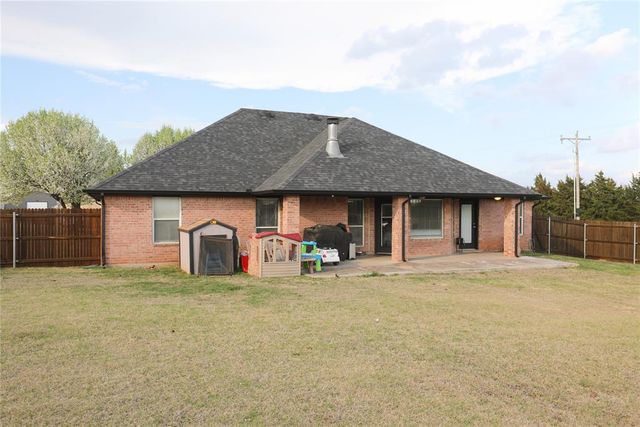 6910 Rolling Meadows Drive, Tuttle, OK 73089