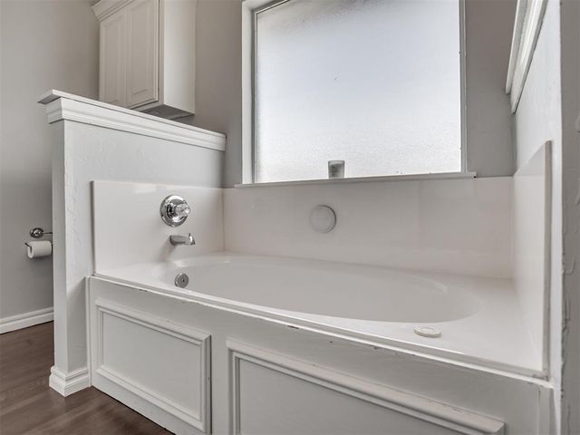 6910 Rolling Meadows Drive, Tuttle, OK 73089