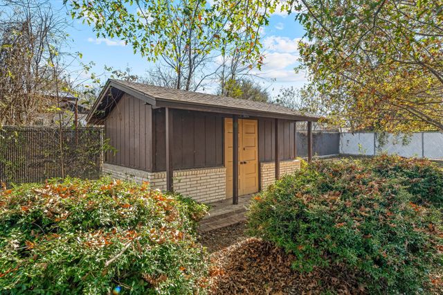 801 S Texas Street, De Leon, TX 76444