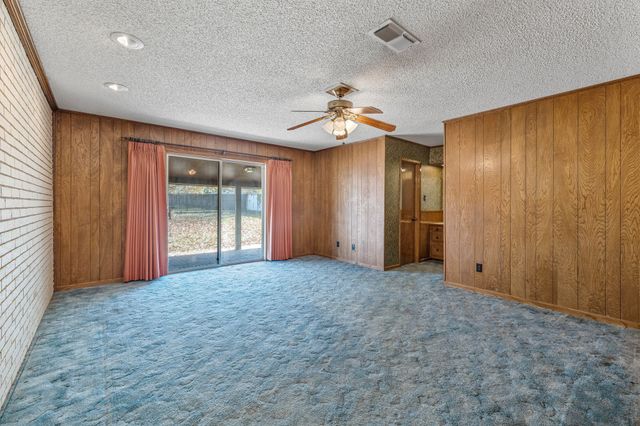 801 S Texas Street, De Leon, TX 76444