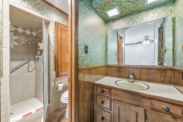 801 S Texas Street, De Leon, TX 76444