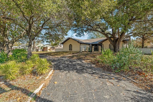 801 S Texas Street, De Leon, TX 76444