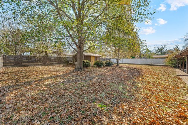 801 S Texas Street, De Leon, TX 76444