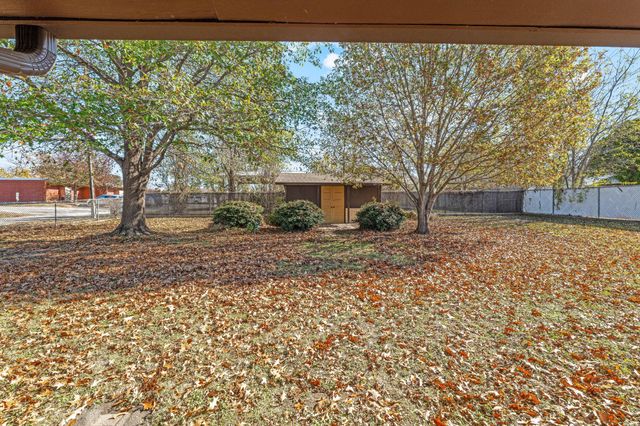 801 S Texas Street, De Leon, TX 76444