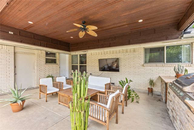 2304 babalos Lane, Dallas, TX 75228