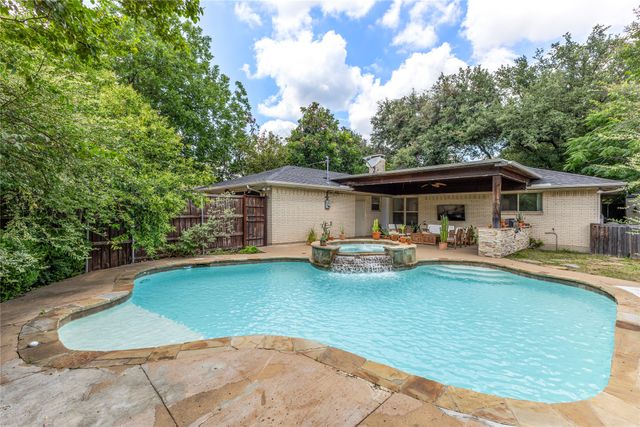 2304 babalos Lane, Dallas, TX 75228