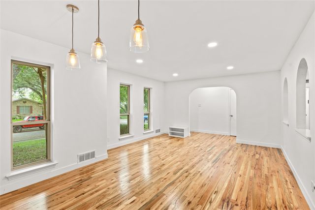 2304 babalos Lane, Dallas, TX 75228